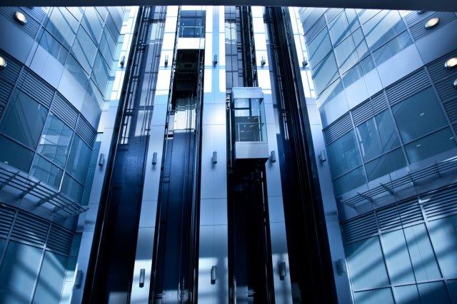 Ascensores en un edificio