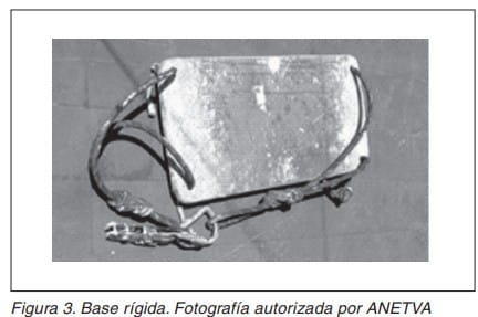 Base rígida metálica con arneses para asiento, fotografía autorizada por ANETVA