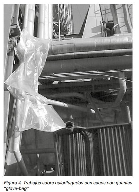 Trabajos sobre tuberías calorifugadas usando sacos con guantes incorporados tipo glove-bag