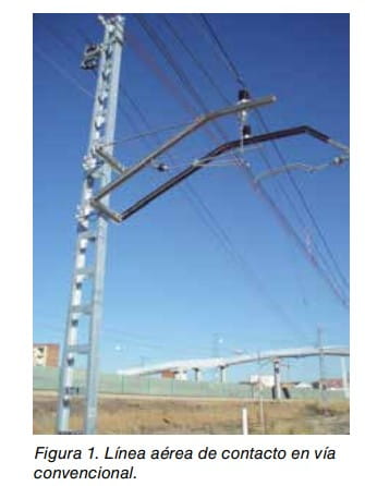 Figura 1: línea aérea de contacto (catenaria) en una vía férrea convencional, con poste de sustentación.