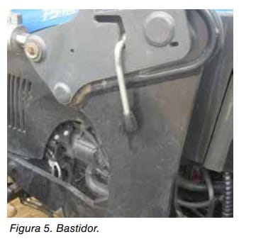 Detalle del bastidor de una máquina con elementos mecánicos