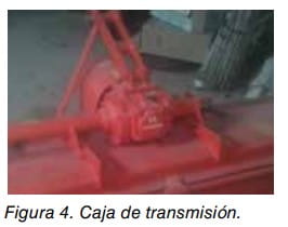 Figura 4: caja de transmisión de color rojo de una máquina industrial