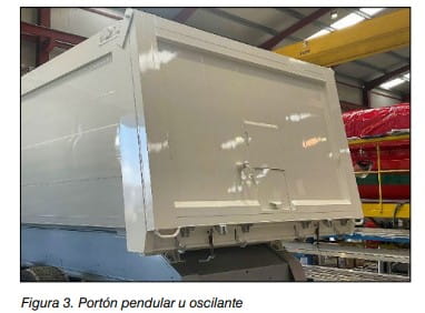 Portón pendular u oscilante metálico en una nave industrial